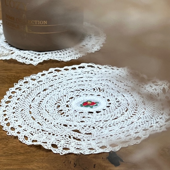 Set of 2 Hand Knit Circle Round Floral Doily Tablecloth, Tablecloth Crocheted - Picture 4 of 6